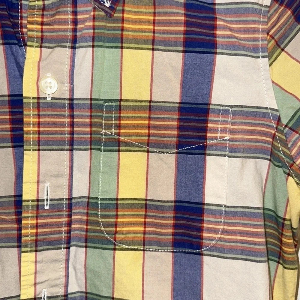 EUC 2 Gap Kids Shirt Sleeve Button Down Shirts (Small - 6/7) - Picture 4 of 11